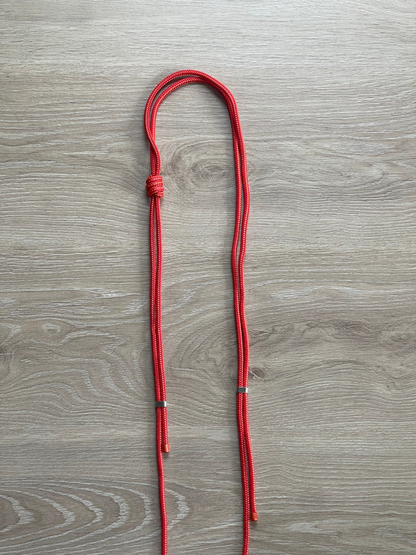Le collier de téléphone corail