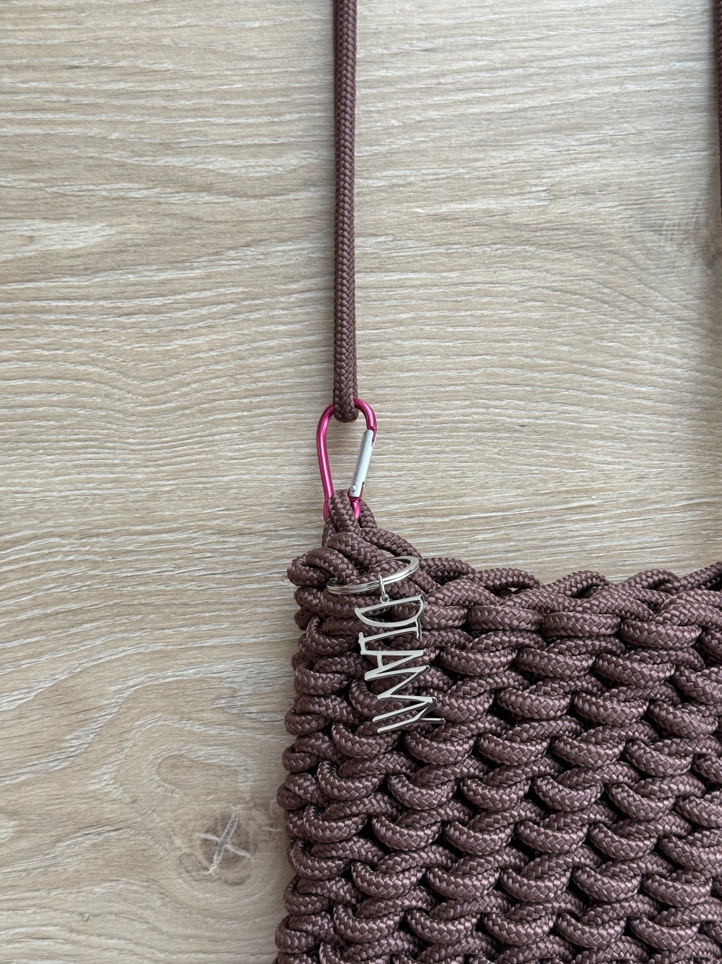 La pochette de téléphone marron